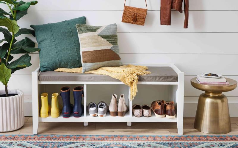 Shoe Stand and Wooden Stool Ideas for a Functional and Organized Entryway